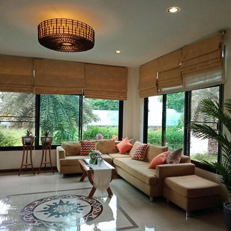 Qg Resort Bangkok Bagian luar foto