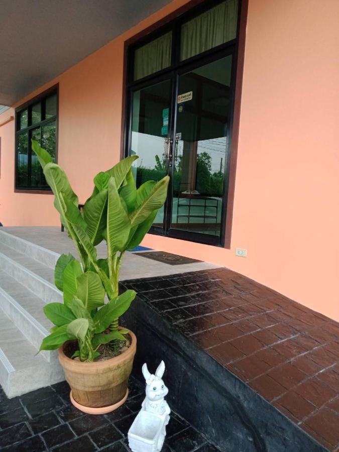 Qg Resort Bangkok Bagian luar foto