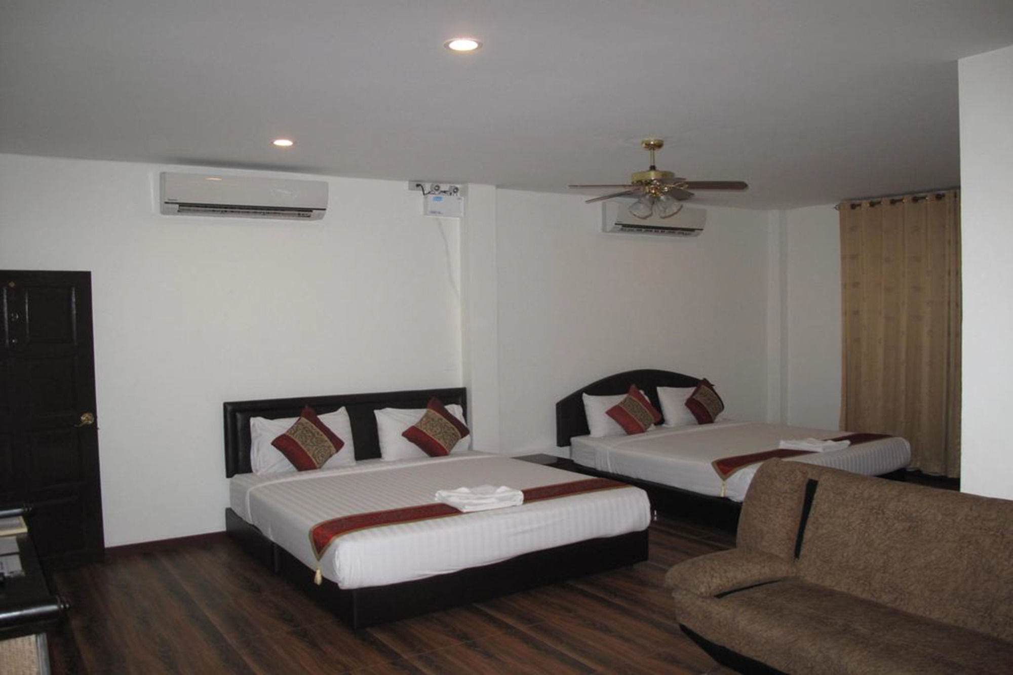 Qg Resort Bangkok Bagian luar foto