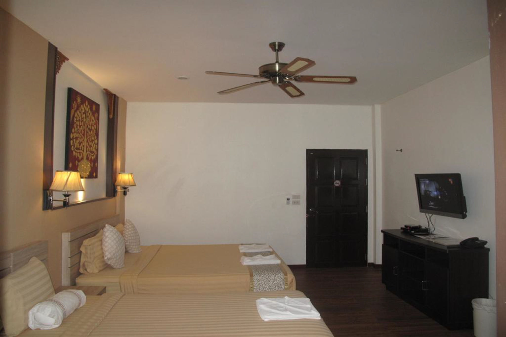 Qg Resort Bangkok Bagian luar foto