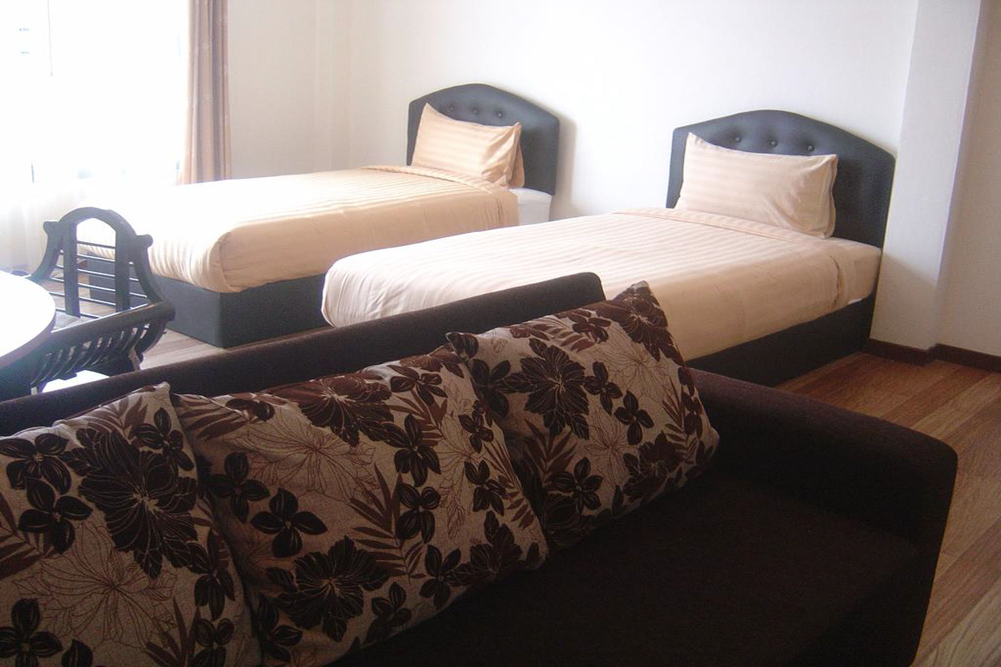 Qg Resort Bangkok Bagian luar foto